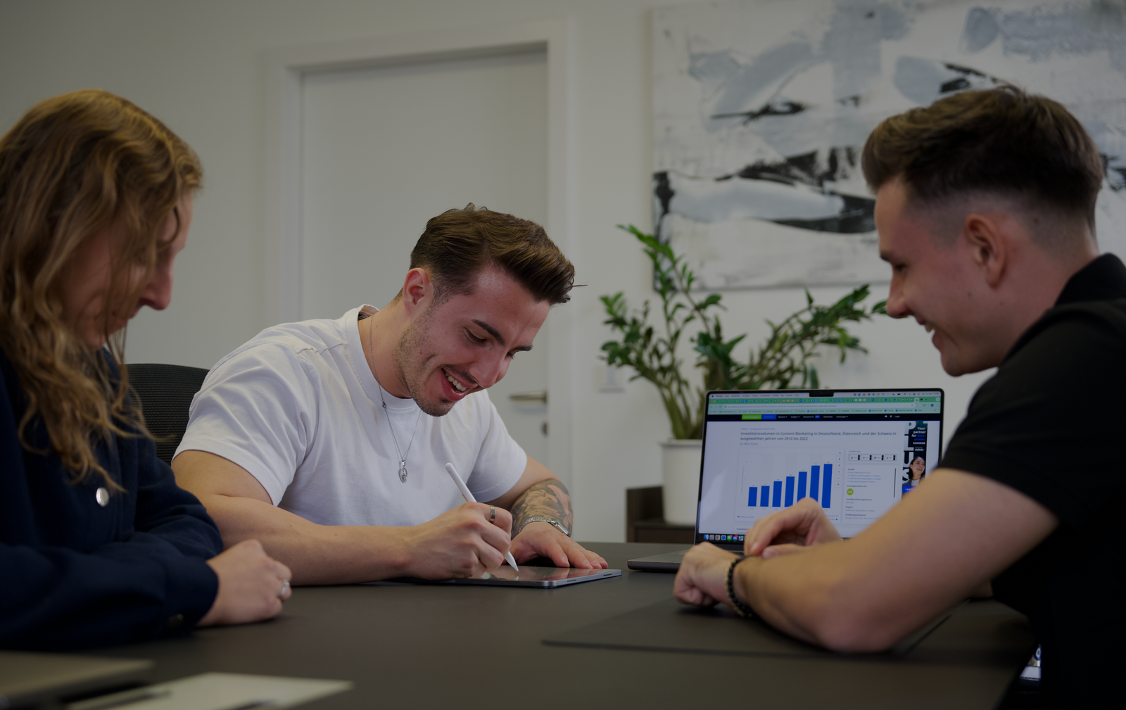 Team von Digitalisierungshilfe.at bei der Arbeit